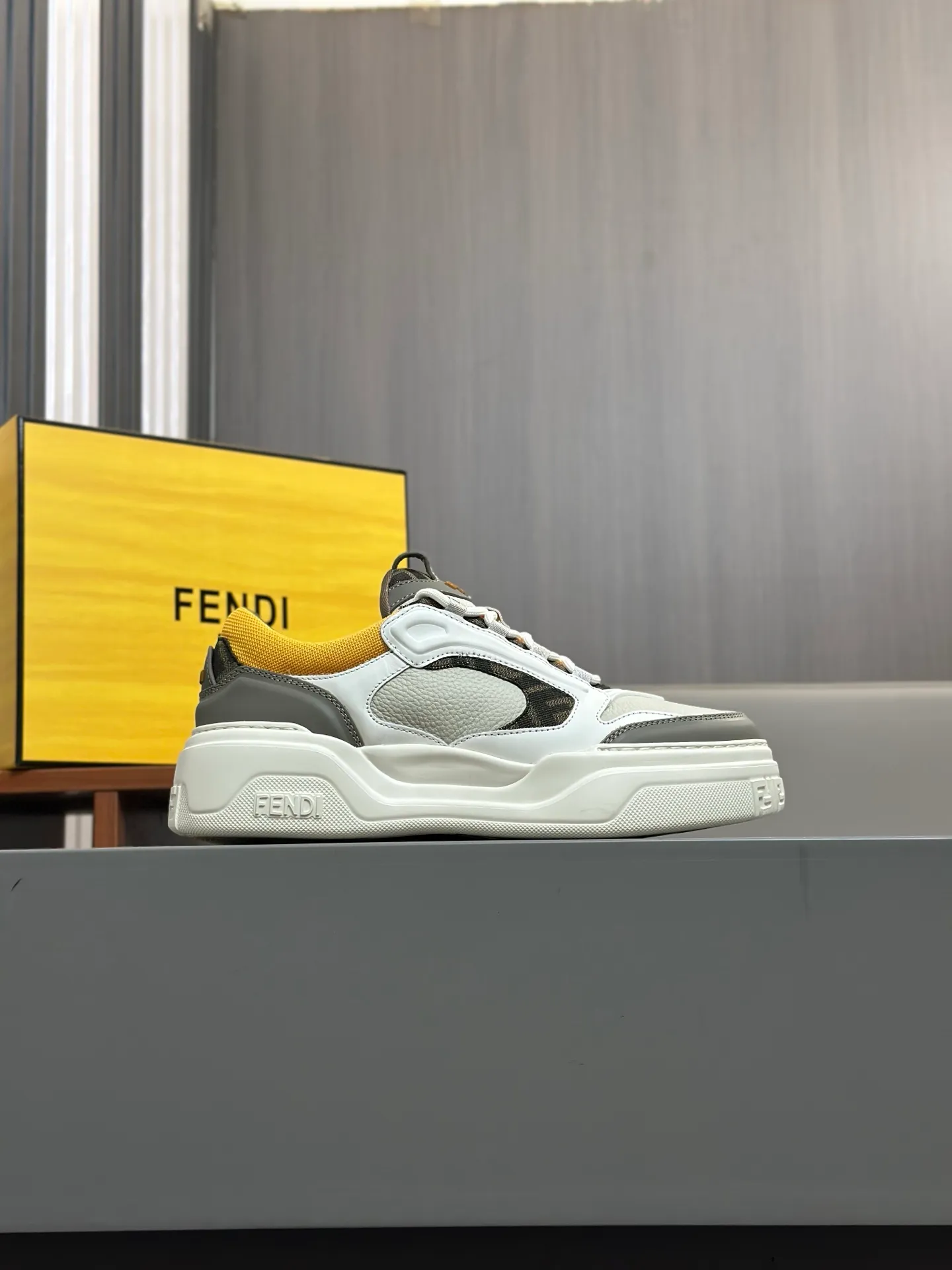 [FENDI] Fendi men's shoes 💰780💰 - High-end quality original casual sports shoes - Upper: Nappa calfskin, pebbled calfskin, tongue and heel; injection molded brand logo plastic module - Lining: brand canvas - Outsole: ultra-light T men's shoes 💰R foam rubber; molded outsole - Super high quality control, fine workmanship: highlighted (high-end, luxury, grade) -Size :39-44 (38, 45, can be customized)